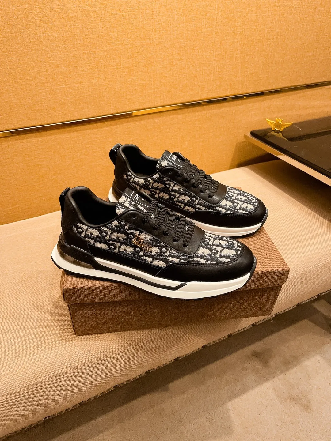 Men's shoes 💰 420💰【Dior】🔥Men's high-end brand of shoes official website 1:1 latest masterpiece: the upper is made of Italian imported first-layer cowhide with a comfortable and breathable lining➕original non-slip and wear-resistant outsole🔥, making walking more convenient and comfortable! An exclusive new model, a stunning work, a beautiful 1:1 replica [color] compared to the official quality! Create a fashionable personality to set off your uniqueness! A must-have for trendy men! Classic 🔥Size: 38-44 Color: 🔥 2⃣️colors available🔥